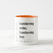 Moderne Minimal Simple Bold Smile Tandarts Gift Tweekleurige Koffiemok (Center)