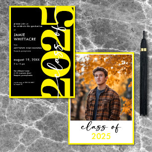 Moderne Minimal Yellow Typography Graduation Party Kaart