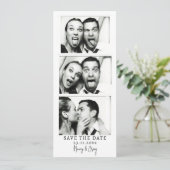 Moderne minimale fotostrip save the date (Staand voorkant)