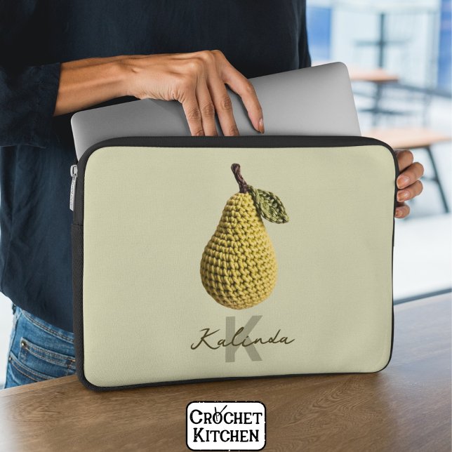Moderne Minimale Gele Haak Pear Monogram Naam Laptop Sleeve (Creator heeft geüpload)