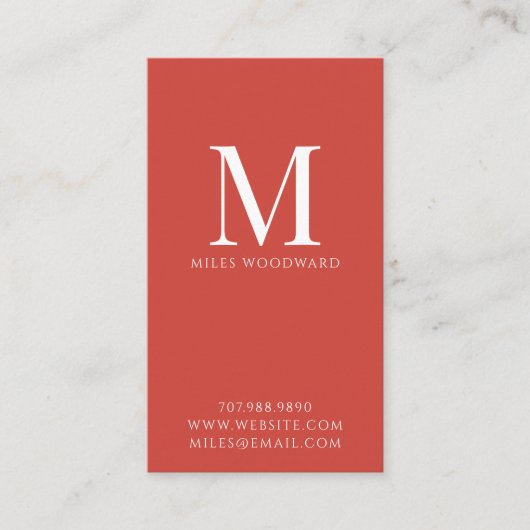 Moderne minimale Monogram Rode Verticale Business Visitekaartje (Voorkant)