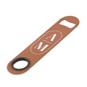 Moderne Minimale Pil Monogram - Terra Cotta Speed Flessenopener (Voorkant Gekanteld)