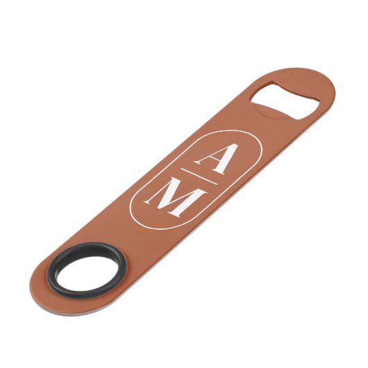 Moderne Minimale Pil Monogram - Terra Cotta Speed Flessenopener (Voorkant Gekanteld)