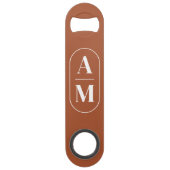 Moderne Minimale Pil Monogram - Terra Cotta Speed Flessenopener (Achterkant)
