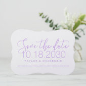 Moderne minimale script bracket lila Save the Date (Staand voorkant)