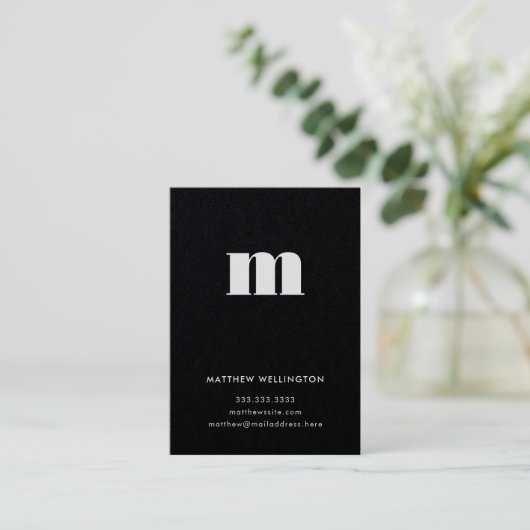 Moderne minimale Solid Black Monogram verticaal Visitekaartje (Staand voorkant)