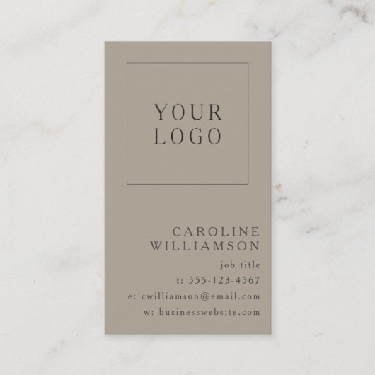 Moderne minimale verticale Logo QR-code Taupe Brow Visitekaartje (Voorkant)
