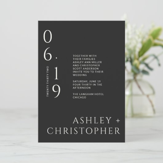 Moderne minimale zwart noir split date bruiloft kaart (Staand voorkant)