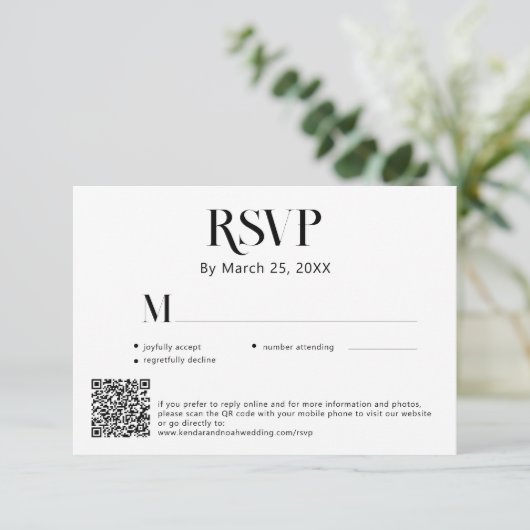 Moderne minimale zwart-wit QR code bruiloft RSVP Kaartje (Staand voorkant)