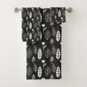 Moderne minimale zwarte en witte botanische blader bad handdoek (Insitu)