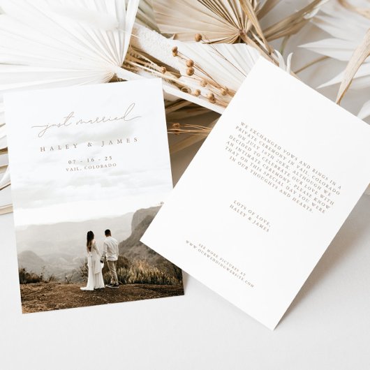 Moderne minimalist gewoon gehuwde foto's bruiloft  aankondiging