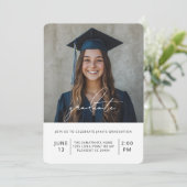 Moderne minimalistische Afstuderen foto | Klasse v Kaart (Staand voorkant)