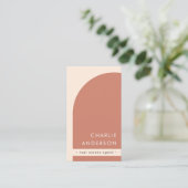 Moderne minimalistische boog terracotta bruin visitekaartje (Staand voorkant)