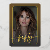 Moderne Minimalistische Bruine Foto Vijftigste Ver Folie Uitnodiging (Voorkant)