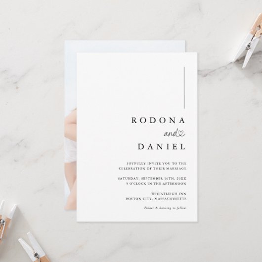 Moderne minimalistische fotobruiloft kaart (Voorkant / Achterkant in situ)