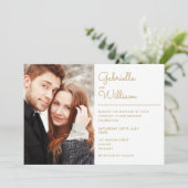 Moderne Minimalistische Gouden Script 2 Foto Huwel Kaart (Staand voorkant)