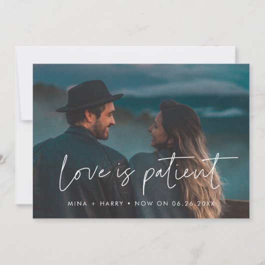 Moderne minimalistische Love is patient trouwupdat Aankondiging (Voorkant)
