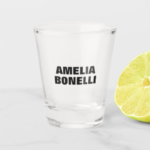 Moderne minimalistische professionals voegen eigen shot glas