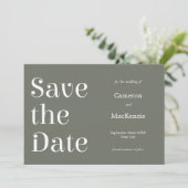 Moderne Minimalistische Sage Groene Bruiloft Save The Date (Staand voorkant)