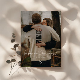 Moderne minimalistische scriptfotozwangerschap aankondiging