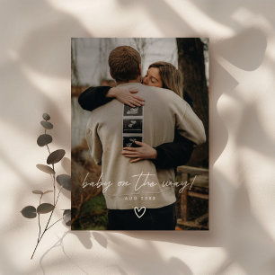 Moderne minimalistische scriptfotozwangerschap aankondiging