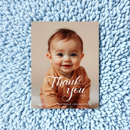 Moderne minimalistische witte script verjaardagsfo bedankkaart