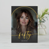 Moderne Minimalistische Zwarte Boog Verjaardag Vij Folie Uitnodiging (Staand Voorkant)