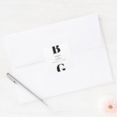 Moderne minimalistische zwarte en witte monogram b vierkante sticker (Envelop)