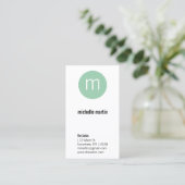 Moderne Mint Circle Monogram Hair Stylist Visitekaartje (Staand voorkant)