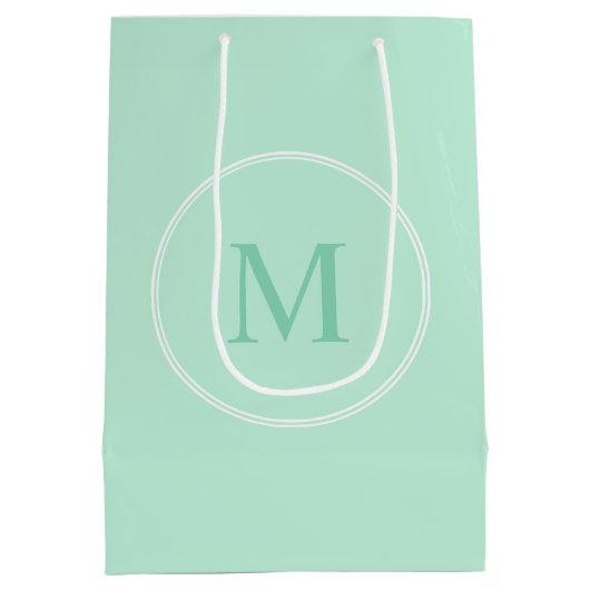 Moderne Mint Groen Kleur Monogram Sjabloon Elegant Medium Cadeauzakje (Achterkant)