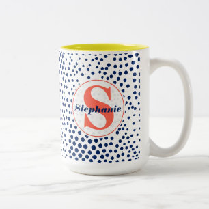 Moderne monogram harten en blauwe Stippen Tweekleurige Koffiemok