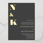 Moderne monogram Initialen Black Bold Wedding Gold Folie Uitnodiging (Voorkant)