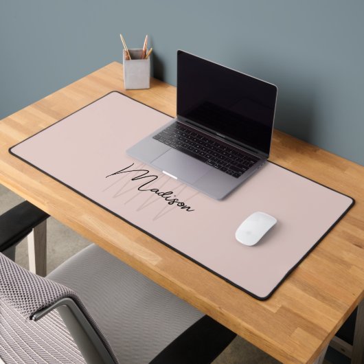 Moderne Monogram Naam Script Roze Bureaumat (Kantoor 2)