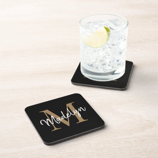 Moderne monogram zwarte gouden eminine scriptnaam bier onderzetter (Rechterzijde)