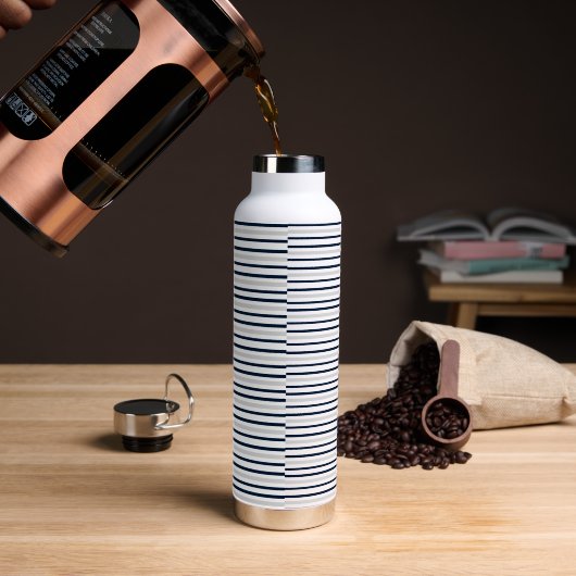 Moderne Monogramed Waterfles met Gestreept (Koffie)