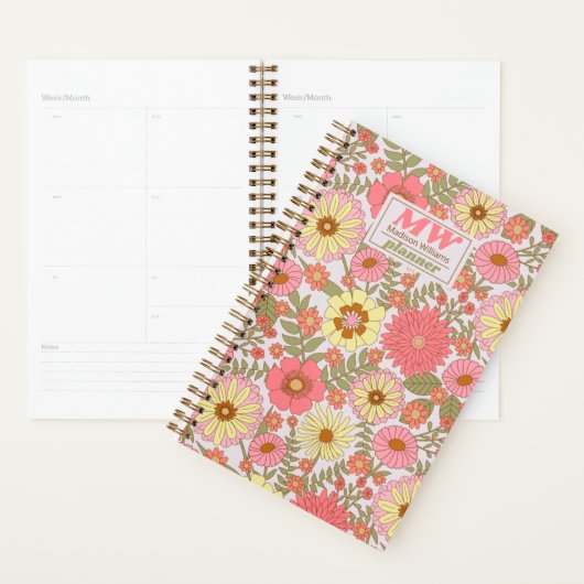 Moderne Monogramme rose Floral Motif 2023 Planner (Devant avec enveloppe)