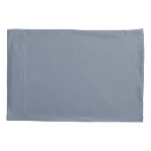Moderne Monogrammed Solid Dusty Blue Kussensloop (Achterkant-Links)