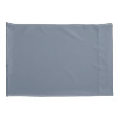 Moderne Monogrammed Solid Dusty Blue Kussensloop (Achterkant-Rechts)