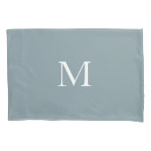 Moderne Monogrammed Solid Dusty Green Kussensloop (Voorkant-Links)