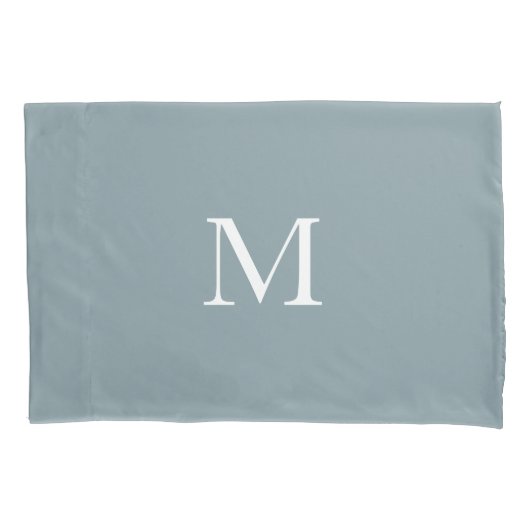 Moderne Monogrammed Solid Dusty Green Kussensloop (Voorkant-Links)