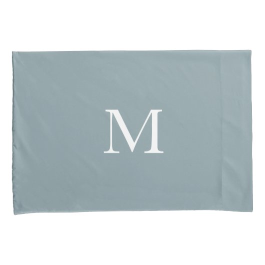 Moderne Monogrammed Solid Dusty Green Kussensloop (Voorkant-Rechts)