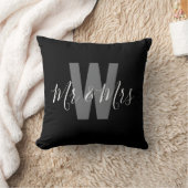 Moderne Mr Mrs Zwart Wit Monogram Kussen (Deken)