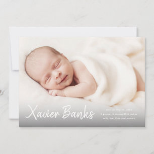 Moderne naam geboortekaart met babyfoto en script kaart