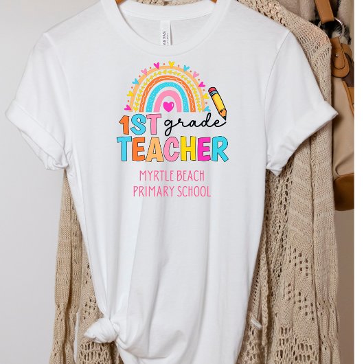 Moderne naam van de eerste graad regenboogleraar t-shirt
