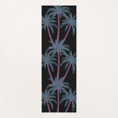 Moderne palmbomen op zwart yogamat (Voorkant)