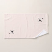 Moderne Pastel rose Élégant noir Monogramme initia (Serviette à main)