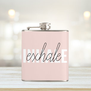 Moderne Pastel Roze Inhale Exhale Quote Heupfles