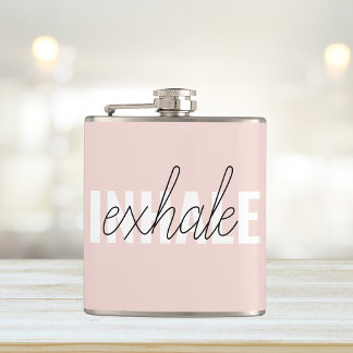 Moderne Pastel Roze Inhale Exhale Quote Heupfles