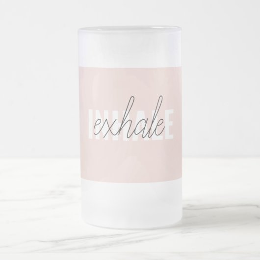 Moderne Pastel Roze Inhale Exhale Quote Matglas Bierpul (Center)