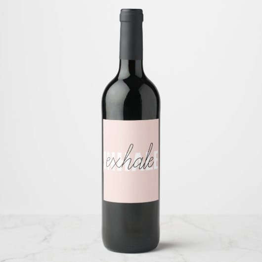 Moderne Pastel Roze Inhale Exhale Quote Wijn Etiket (Voorkant)